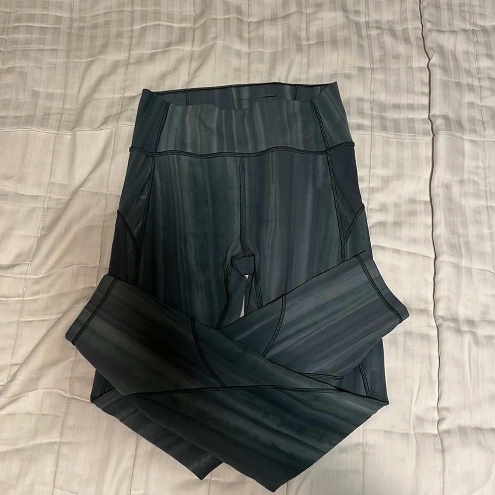 Lulu lemon size 6 leggings